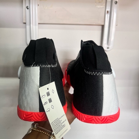 NWT ADIDAS Men's STYCON BOA Color:Cloud White-Silver Metallic-Solar
Red Size 7.5 - Picture 8 of 9